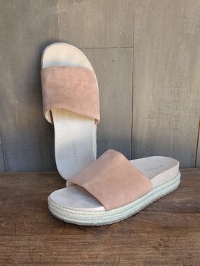 EUC Vionic Yamina Sandal Women's sz 7.5 Tan Suede Large Strap Platform Sandal